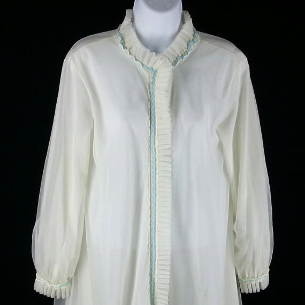 Vintage 60s white nylon chiffon short robe